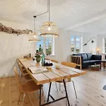 Lovely In With Kitchen بيت للعطل *